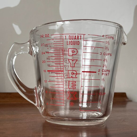 Pyrex Vintage Liquid Measuring Cup 1 Quart / 4 Cup #532 D-Handle Made in USA - Picture 6 of 14